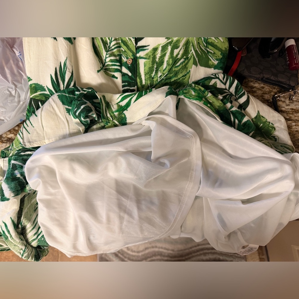 En Créme Women’s Size Large Tropical Green Leaf V-Neck Button-Front Dress - Picture 11 of 13